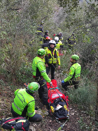 Escursionista ferita a Frasassi, recuperata da soccorso alpino e vigili del fuoco